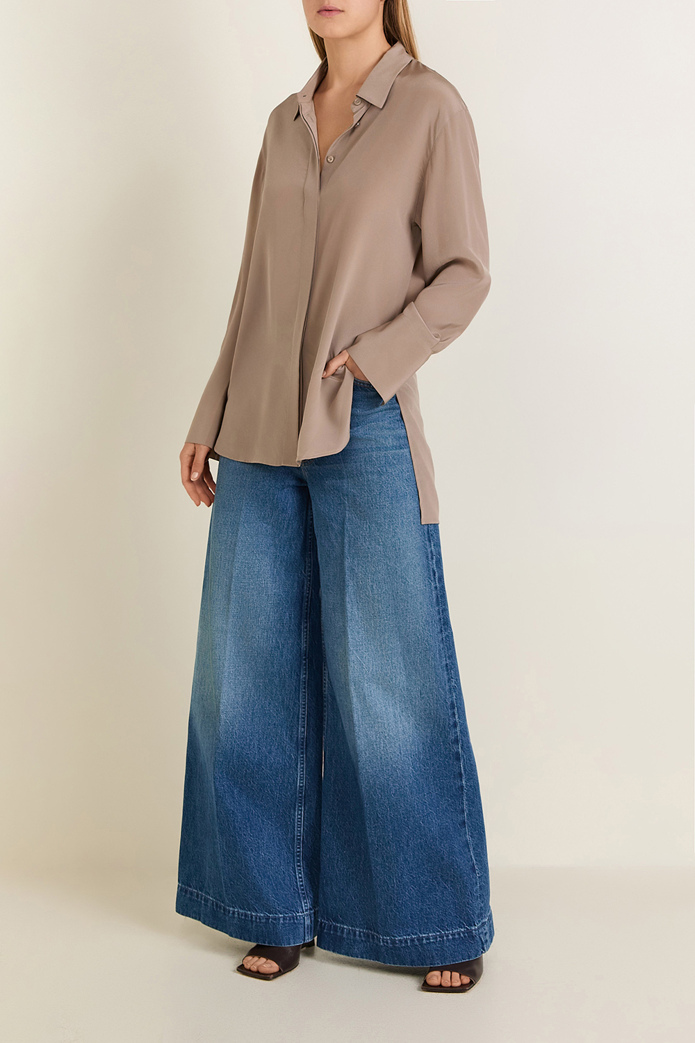 מכנסי ג'ינס בגזרה רחבה